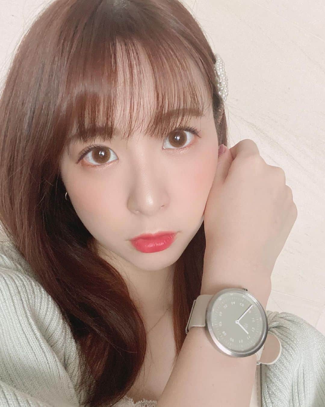 二宮ひかりさんのインスタグラム写真 - (二宮ひかりInstagram)「・ ・ ・ ・ またまた素敵な時計に出会いました..♡♡ @maven_watch さんの時計です。 シンプルなデザインがめちゃくちゃ可愛い。 私はホワイトに一目惚れしました♡ クーポンコード【 hikarfa149 】で 10%オフになります☺️ 皆もぜひチェックしてね✨ ・ ・ ・ ・ #セクシー女優 #二宮ひかり #にのひー #ちっぱい #貧乳 #手のひらサイズ #アタッカーズ専属 #アタッカーズ #mavenwatches  #マベンウォッチズ  #時計  #ギフト」6月10日 19時38分 - hikari_ninomiya_