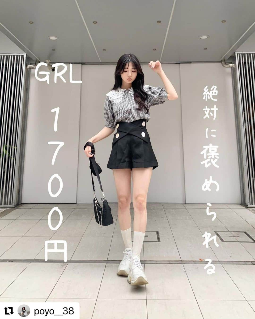 GRLさんのインスタグラム写真 - (GRLInstagram)「#Repost @poyo__38 with @make_repost ・・・ 【絶対に褒められる1700円】  @grl_official のこのトップス私の一押しなんですよ！ 理由は ①暑くない ②襟まで全然安っぽくない ③パフスリーブかわいい ④シワにならない このへん。 もう最強よね。正直ね最近のトップスの中でも相当好きよね♥︎  @lapommepetit のボタンついてるショーパンもバリバリに可愛い😏💕とにかく足長く見えるし細く見えるし天才😊😊♪  このあわせした人ほんとに天才🥰🥰あ、私だったわ←  #GRL #グレイル」6月10日 12時00分 - grl_official