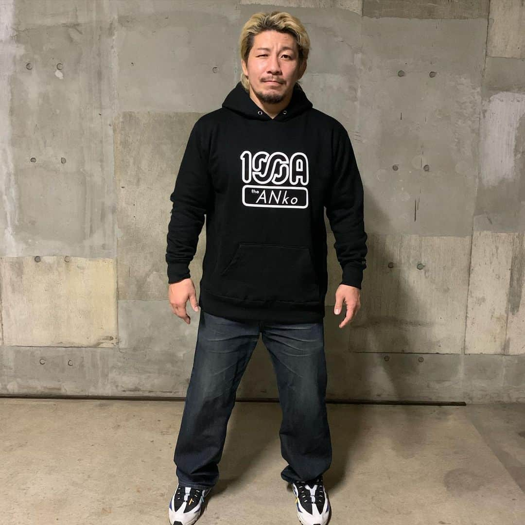 高橋裕二郎のインスタグラム：「飲むあんこでお馴染みのthe ANkoと100ATHLETICのコラボパーカーを着てみた。 筋トレにあんこ♡」