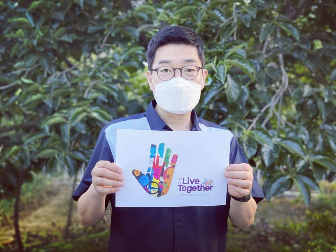 ソン・ヒョンジュさんのインスタグラム写真 - (ソン・ヒョンジュInstagram)「#livetogether(@live_together_campaign)장현성배우님의 지목으로 이런 의미있는 캠페인에 함께하게되어 기쁩니다.인종차별을 비롯 모든 차별과 혐오가 없는, 사랑하는 세상이 되길 마음으로 깊이 바라고 희망합니다.다음 바톤을 부탁드릴분은 #임지연배우님#limjjy2입니다.함께 동참하게 해주셔서 고맙습니다^^ #livetogetherchallenge」6月10日 12時34分 - sonhyunjoo1000