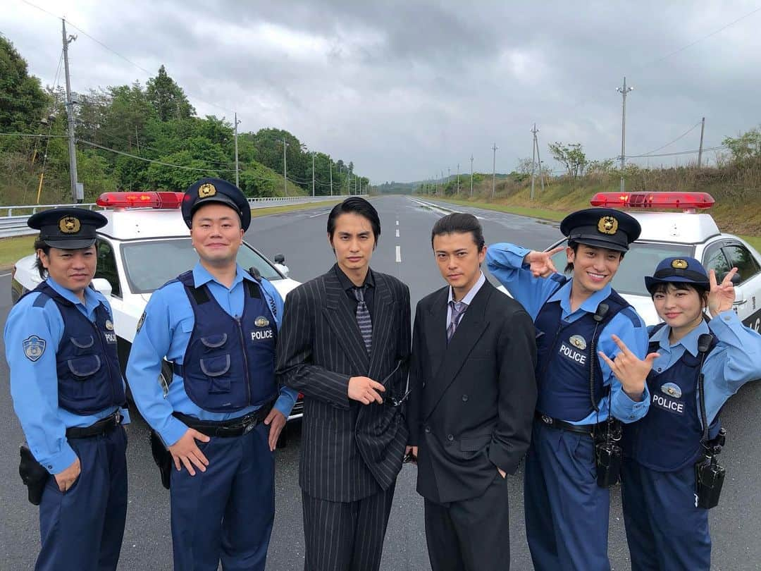 ネメシスさんのインスタグラム写真 - (ネメシスInstagram)「こんや7時‼️ ネメシス 🤝 #突破ファイル コラボ第二弾が放送です🙌  なんと今回は タカ&ユージが突破ファイルに殴り込み👊 #殴ってはいない  タカとユージらしさ満点で 突破ファイルでもはっちゃけてます🤣 でも珍しく警察官らしい仕事してるとか…🤔  最終回のタカ&ユージも実は めちゃめちゃかっこいいので、 今夜の突破ファイルで大活躍の 二人にも注目してください👮‍♂️👮‍♂️ #最終回かっこいいんだけど #ちゃんと最後まで面白いです #やっぱあの二人最高  #ネメシス #広瀬すず #櫻井翔 #江口洋介 #勝地涼 #中村蒼 #富田望生 #仲村トオル #真木よう子 #石黒賢 #山崎紘菜 #大島優子 #上田竜也 #橋本環奈 #奥平大兼 #加藤諒 #三島あよな #南野陽子 #入江悠」6月10日 13時28分 - nemesis_ntv_