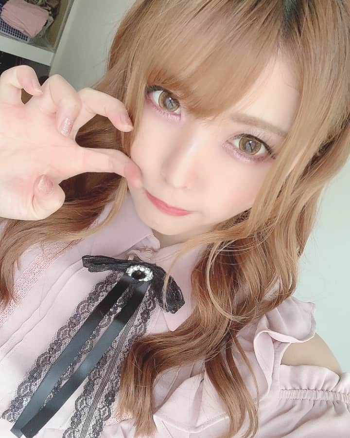新村あかりのインスタグラム：「地雷女の役がまさか来るとはw でも普段こんな格好しないから楽しかった✨  #地雷女  #地雷メイク  #地雷系女子」