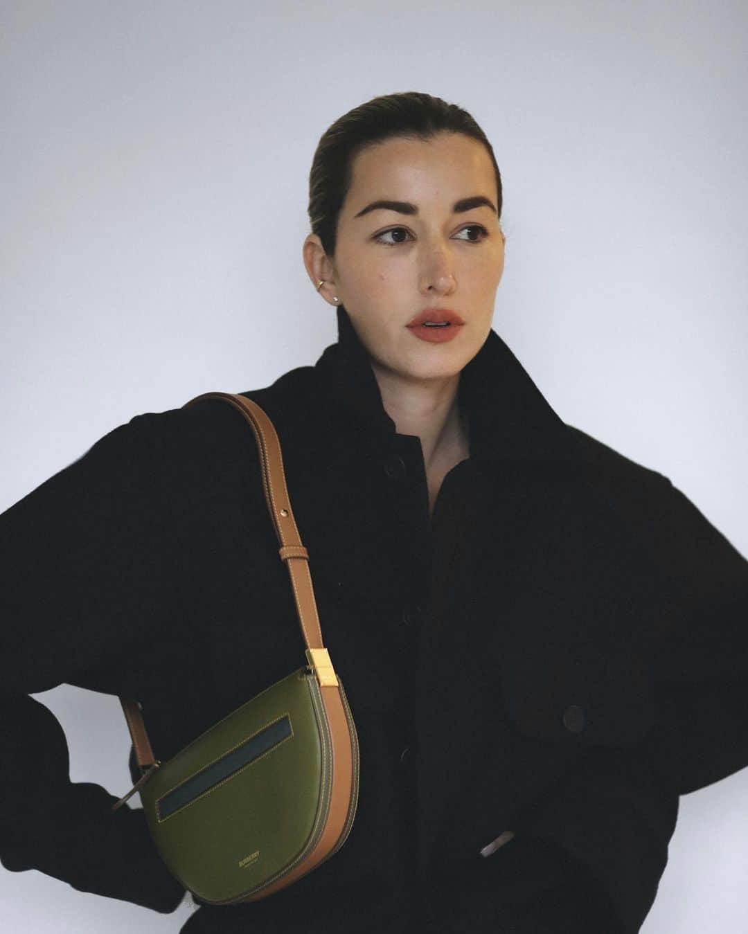 カルメン・ハミルトンさんのインスタグラム写真 - (カルメン・ハミルトンInstagram)「My kind of uniform @burberry @riccardotisci17 #TheOlympiaBag #Ad」6月10日 20時08分 - carmengracehamilton