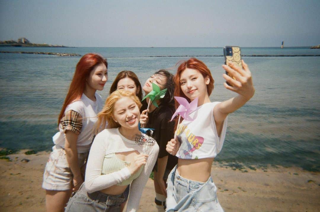 ITZYさんのインスタグラム写真 - (ITZYInstagram)「#itzy 📷📸」6月10日 16時19分 - itzy.all.in.us