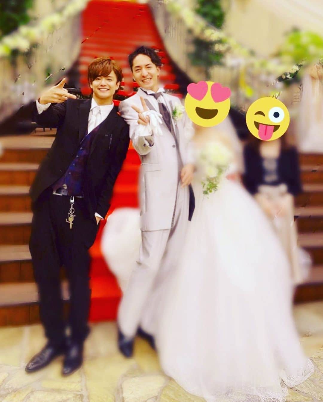 鈴木勤（ごんごん）のインスタグラム：「はじめて　人の結婚式とやらに 行ったんだが　それが弟でした。  おとなしい性格がそっくりです(?)  そんな事は置いといて 俺はいつ出来るんすかね？  したら奇跡だからその場合は インスタに招待状はるからきてね？！  俺が結婚するのは最低あと5年は先やろな(遠い目) まずは太ったので痩せるところからはじめます(!)」