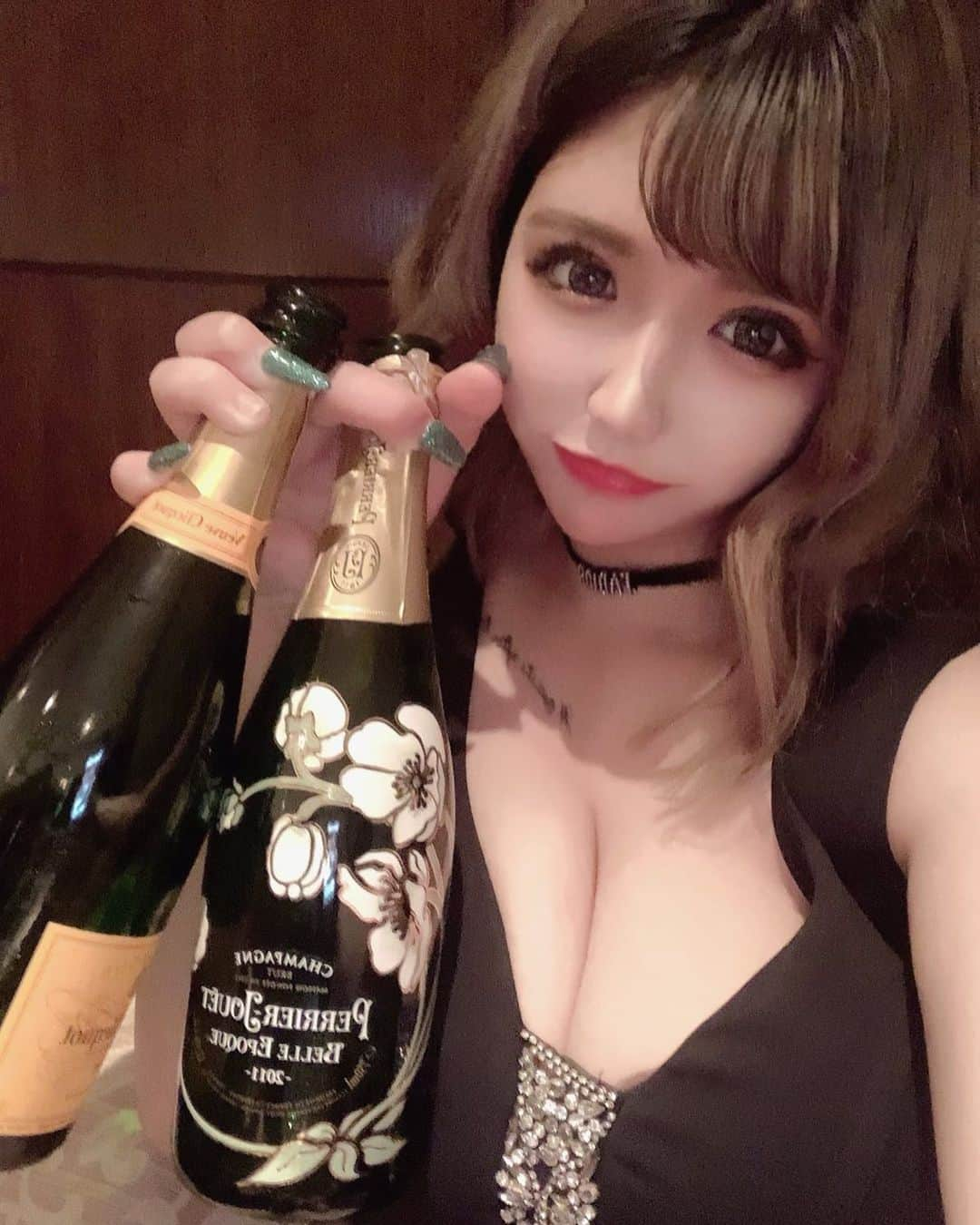 那月風華のインスタグラム：「． ． ． 投稿もブログも がんばるとき 毎日がんばるのに 1週間後には更新だるくなってやめてるの ほんとにダメなところ🥺アセアセ💦 ． The 気分屋 ． ． #instagram #instagood #instalike #likeforlikes #likeforfollow #l4l #followforfollowback #followｍe #f4follow #f4f #北海道 #札幌 #すすきの #ススキノ #歌舞伎町 #六本木 #中洲 #錦 #栄 #北新地 #キャバ嬢 #キャバクラ #キャバクラ嬢 #ニュークラブ #ニュークラ #ニュークラ嬢 #ホステス #水商売 #お酒 #いいね返し」