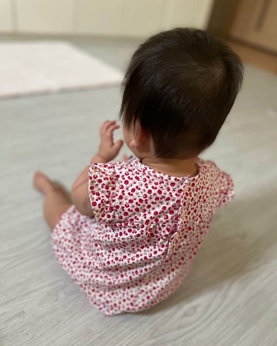 のどかのインスタグラム：「. この前の検査結果だめだった また治療適応外 進行しすぎてて受けられる治療がない . 焦りとか不安とかはもちろんあるけど 副作用がない生活できてるのは それはそれですごくいいのかも こんだけ探してるのに治療法ないなら お休みするのもありなのかなって ちょっと悩んでる . 余命数週間宣告されてから2週間 眠ったらもう目が覚めなくなるんじゃ ないかって不安で眠れなかったり 寝ても1時間おきに目覚めちゃったり 起きてる時間全部動いてなきゃ不安だったり いろんな気持ちあるけど 毎日楽しくて幸せに生きてる 今までの人生で1番充実してるかも 毎日好きな人たちに囲まれて生きるの 本当に幸せ . #癌ファイター」