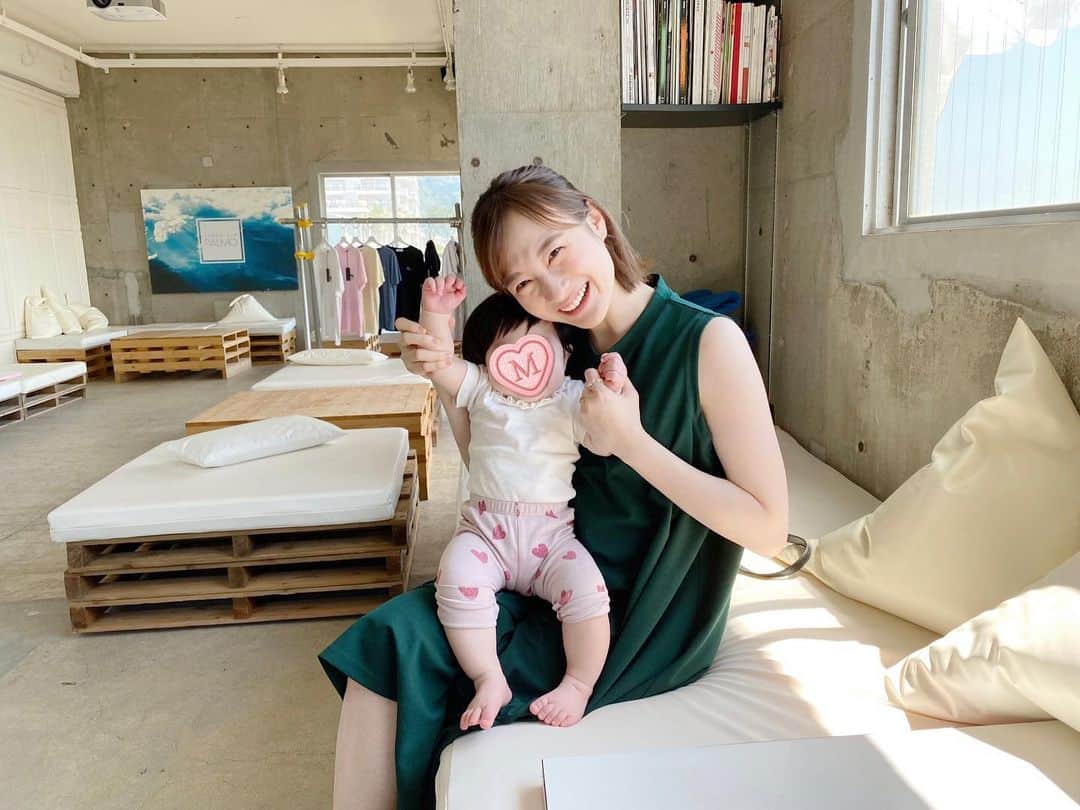 中野瑞希のインスタグラム：「. まったりしながらカフェ☕️♡ . . #葉山#葉山カフェ#子育て日記#生後8ヶ月#9月生まれ#ママライフ#女の子ママ#赤ちゃんのいる生活#8months#baby#babygirl」