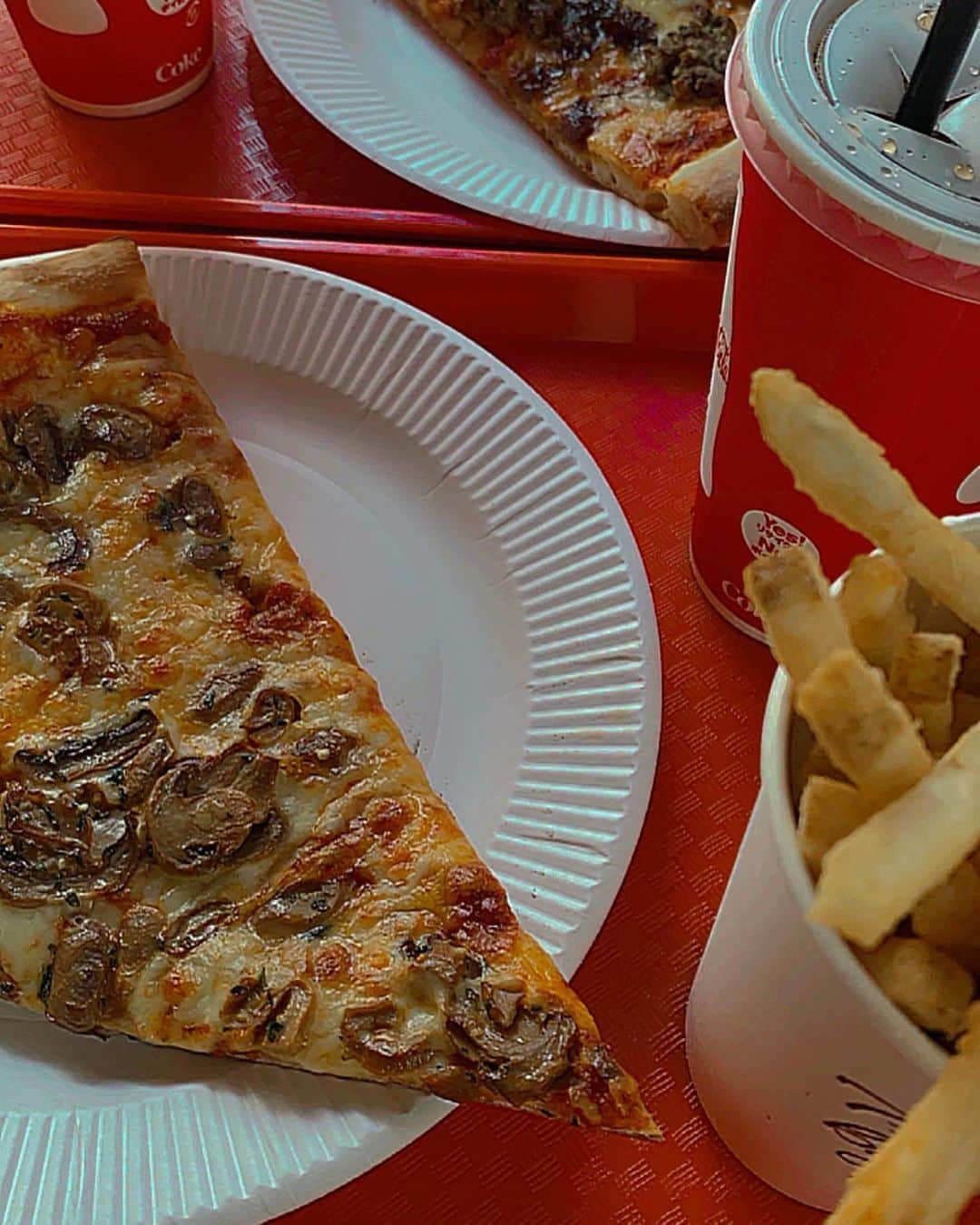 LUNAさんのインスタグラム写真 - (LUNAInstagram)「お昼はピザ食べたいって気分でした🍕. . . 大きいピザ2枚くらい食べれる胃袋欲しい🤫🔥. . . #pizza #pizzaslice #pizzatime #pizzalover #yummy #ピザ #ピザランチ #lunch #roppongi #roppongilunch #六本木グルメ #六本木ランチ」6月10日 20時29分 - luna_0229