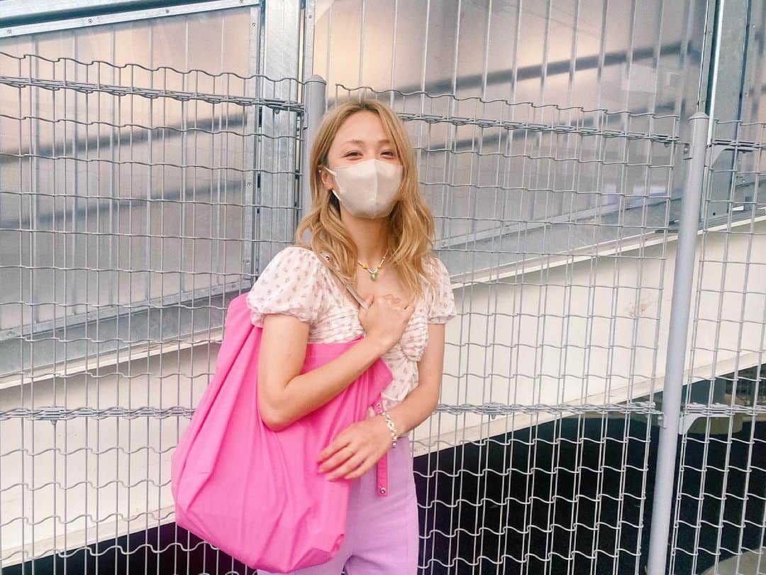 Ami さんのインスタグラム写真 - (Ami Instagram)「今日の私服💗💜🦄  荷物多かったから、スーパーマーケットバッグを普段使いしてみた🍒 @cabin.jp  #3枚目にタグ付けしてます🏷」6月10日 21時10分 - ami_dream05