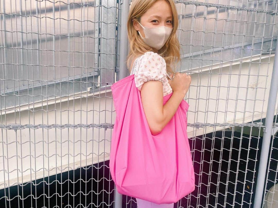 Ami さんのインスタグラム写真 - (Ami Instagram)「今日の私服💗💜🦄  荷物多かったから、スーパーマーケットバッグを普段使いしてみた🍒 @cabin.jp  #3枚目にタグ付けしてます🏷」6月10日 21時10分 - ami_dream05
