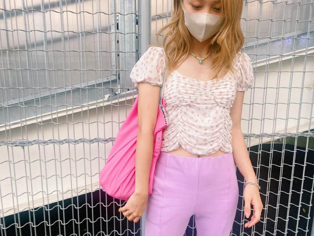 Ami さんのインスタグラム写真 - (Ami Instagram)「今日の私服💗💜🦄  荷物多かったから、スーパーマーケットバッグを普段使いしてみた🍒 @cabin.jp  #3枚目にタグ付けしてます🏷」6月10日 21時10分 - ami_dream05