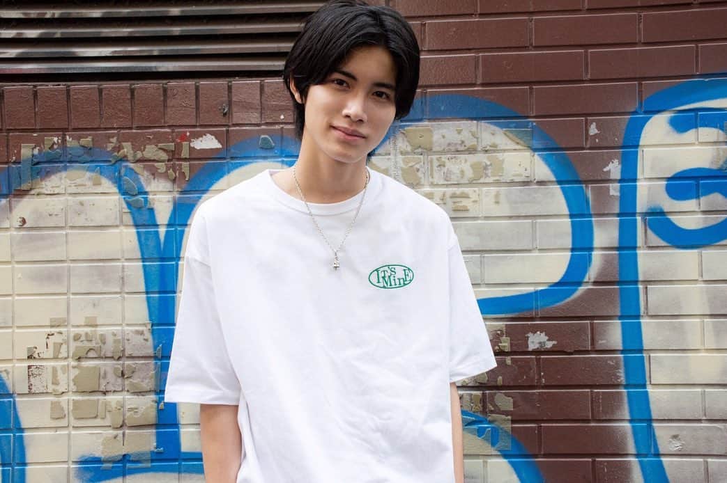のインスタグラム：「初めてTシャツをデザインさせていただきました👕✨ 6月21日までの販売です！」