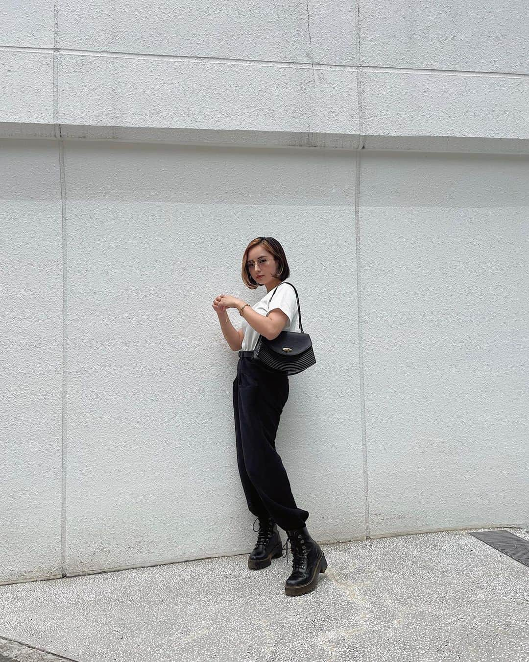 Julia Castroさんのインスタグラム写真 - (Julia CastroInstagram)「🖤🖤🖤 . #monochrome  #blackandwhite  #summer #style #maisonmargiela  #sunglasses  #julifashion」6月10日 21時38分 - julia.c.0209