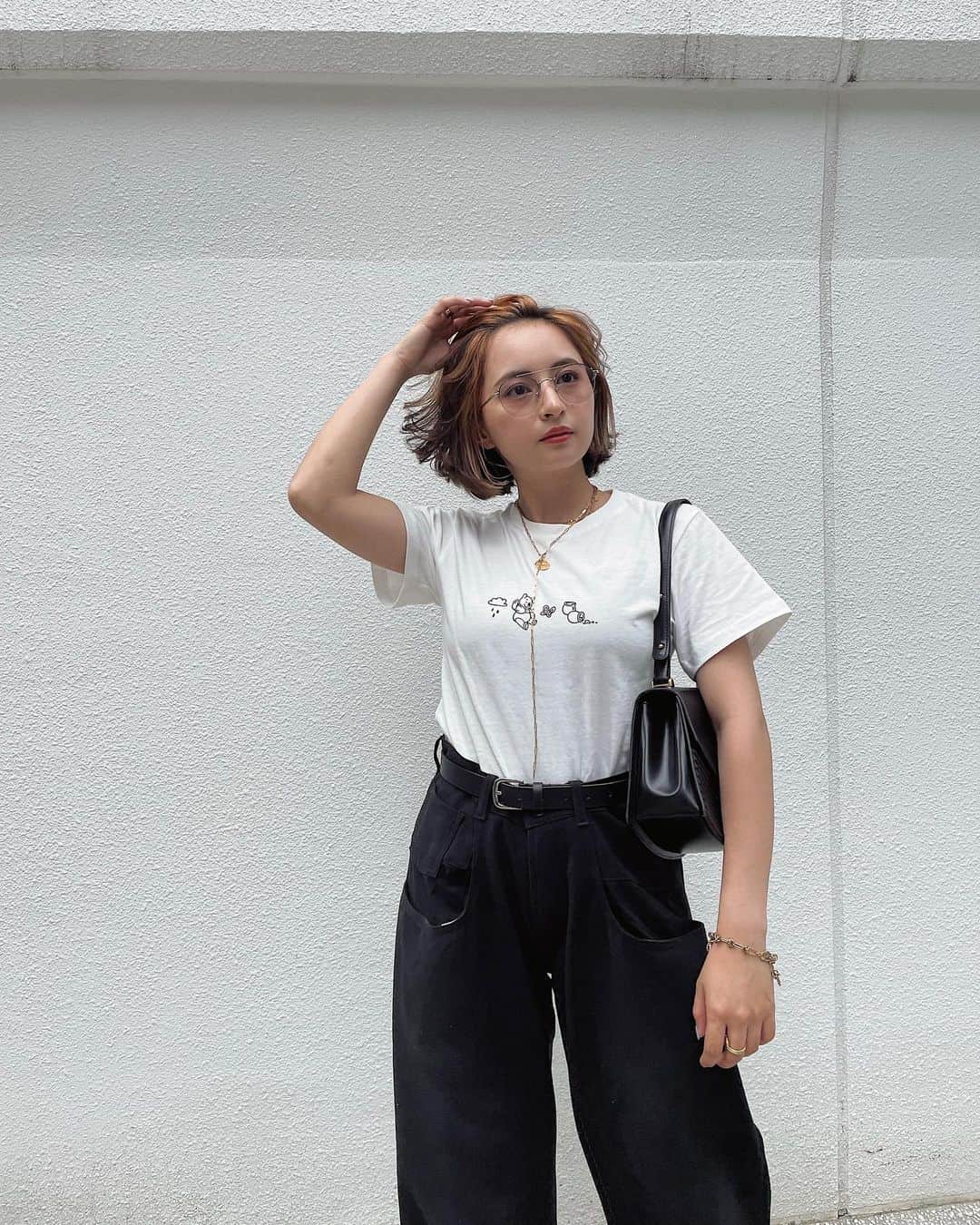 のインスタグラム：「🖤🖤🖤 . #monochrome  #blackandwhite  #summer #style #maisonmargiela  #sunglasses  #julifashion」