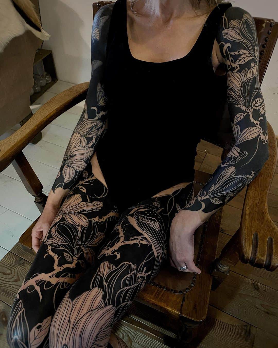 GAKKINのインスタグラム：「Bodysuit in progress on Rannveig   Arms healed,Legs fresh and peeling.  More to come @g_x_x_x_   #蔓見切り」