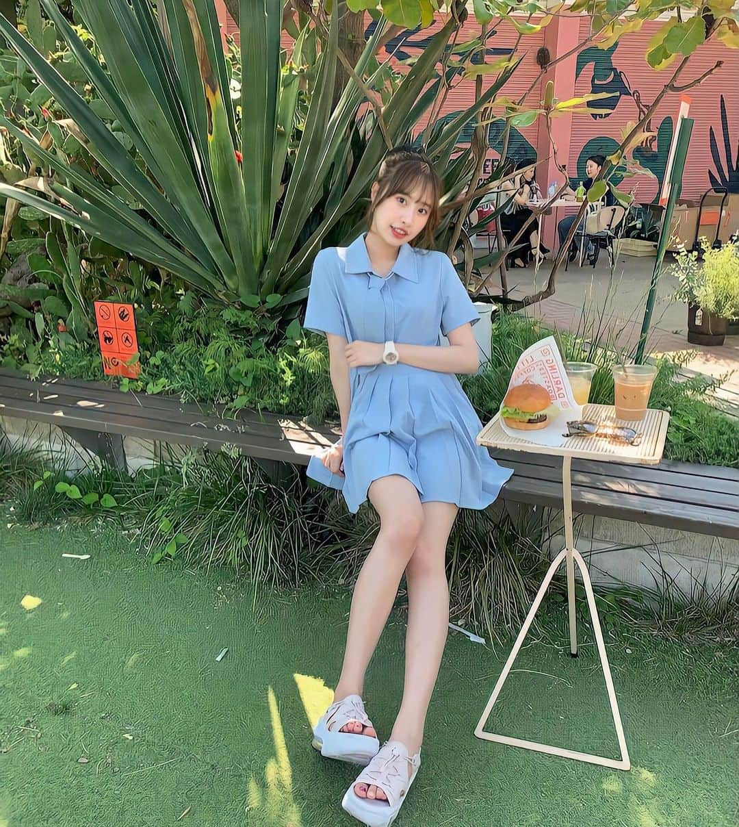 藤川らるむさんのインスタグラム写真 - (藤川らるむInstagram)「Little dining Cafe Roasters🌱🏃‍♀️﻿ ﻿ ﻿ 海外に来たみたいなカフェ😾🤍﻿ 開放的な空間で気持ちよかった〜😼🤍🤍﻿ ﻿ ﻿ ﻿ ﻿ ﻿ ﻿ #beautifulleg #脚スタグラム #らるむぅのあし #脚 #美脚 #脚やせ #脚やせダイエット #脚やせマッサージ #パーツモデル #脚やせマッサージ #美脚倶楽部 #คําคม #สาวอวบแฃ่บ #สาวออฟฟิต#ถกและดีมือนจริง#เพิ่มฟอลไอจี #LittlediningCafeRoasters #乃木坂カフェ #代官山カフェ」6月10日 21時58分 - ralumu_00