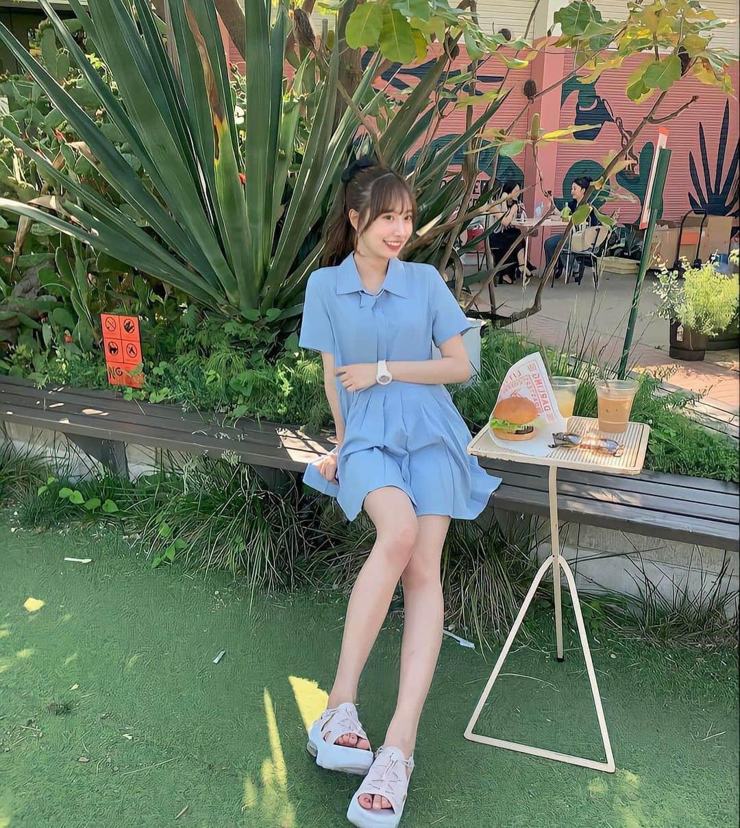 藤川らるむさんのインスタグラム写真 - (藤川らるむInstagram)「Little dining Cafe Roasters🌱🏃‍♀️﻿ ﻿ ﻿ 海外に来たみたいなカフェ😾🤍﻿ 開放的な空間で気持ちよかった〜😼🤍🤍﻿ ﻿ ﻿ ﻿ ﻿ ﻿ ﻿ #beautifulleg #脚スタグラム #らるむぅのあし #脚 #美脚 #脚やせ #脚やせダイエット #脚やせマッサージ #パーツモデル #脚やせマッサージ #美脚倶楽部 #คําคม #สาวอวบแฃ่บ #สาวออฟฟิต#ถกและดีมือนจริง#เพิ่มฟอลไอจี #LittlediningCafeRoasters #乃木坂カフェ #代官山カフェ」6月10日 21時58分 - ralumu_00