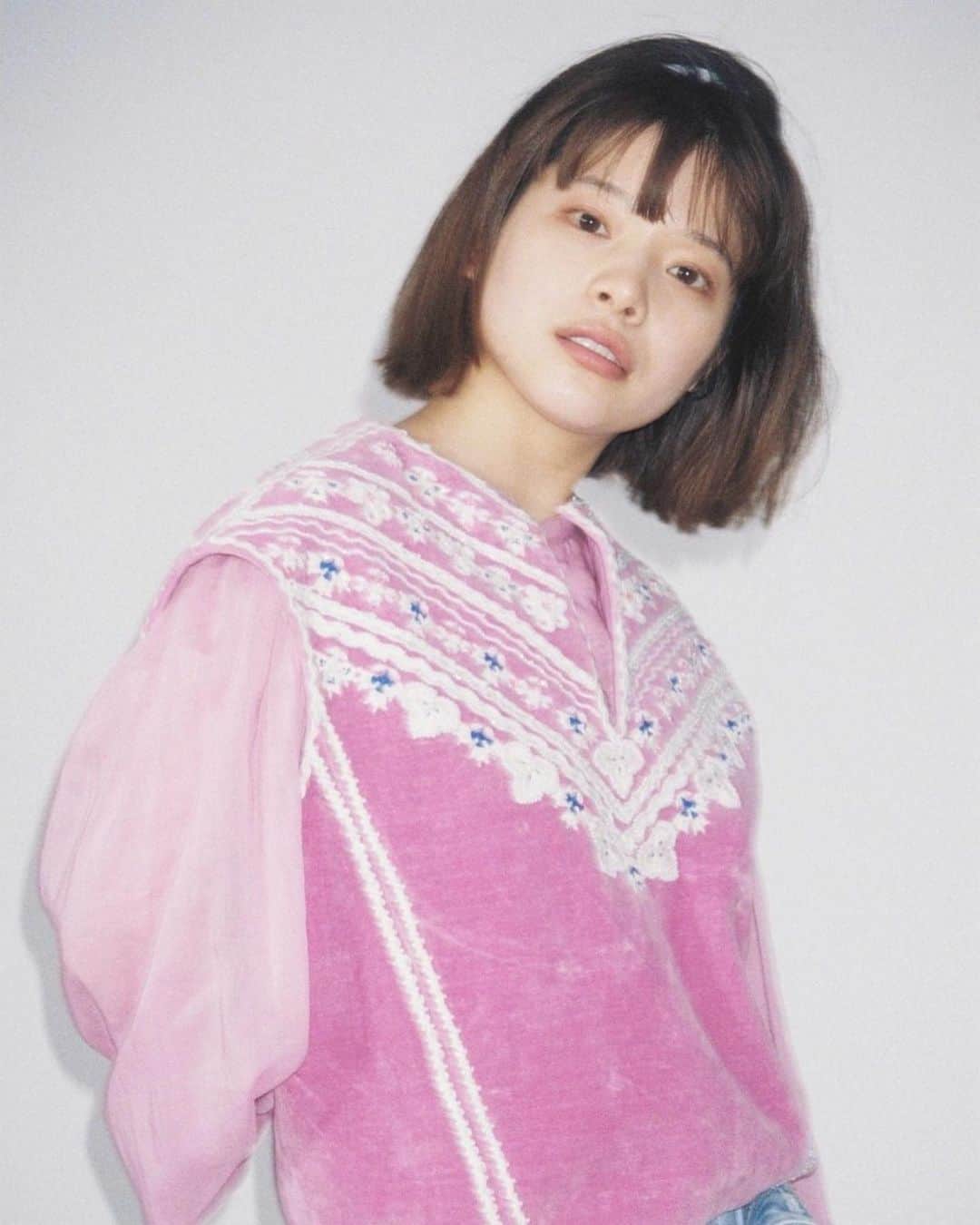 岸井ゆきののインスタグラム：「other cut😘📸  💄　@ayamurakami__  👗　#babymix 📸　@ittetsumatsuoka」