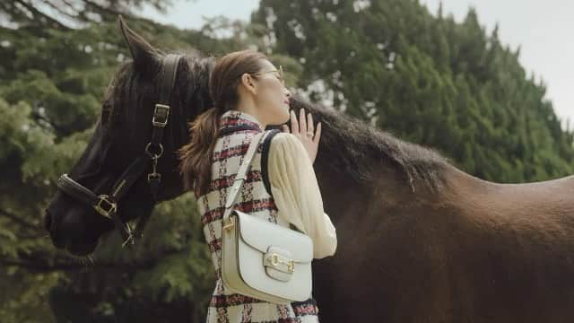 リウ・ウェンのインスタグラム：「@gucci, some fluffy new friends, and me 😘」