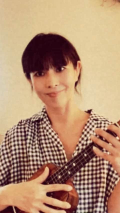 akikoのインスタグラム：「『Ukulele Lady』 Is available at akiko’s official online shop Link in Bio」