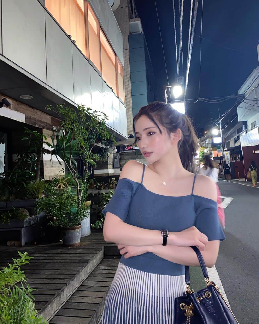 南りほのインスタグラム：「昼間は暑いけど夜は涼しいから嬉しい〜💙 みんなおやすみ😴」