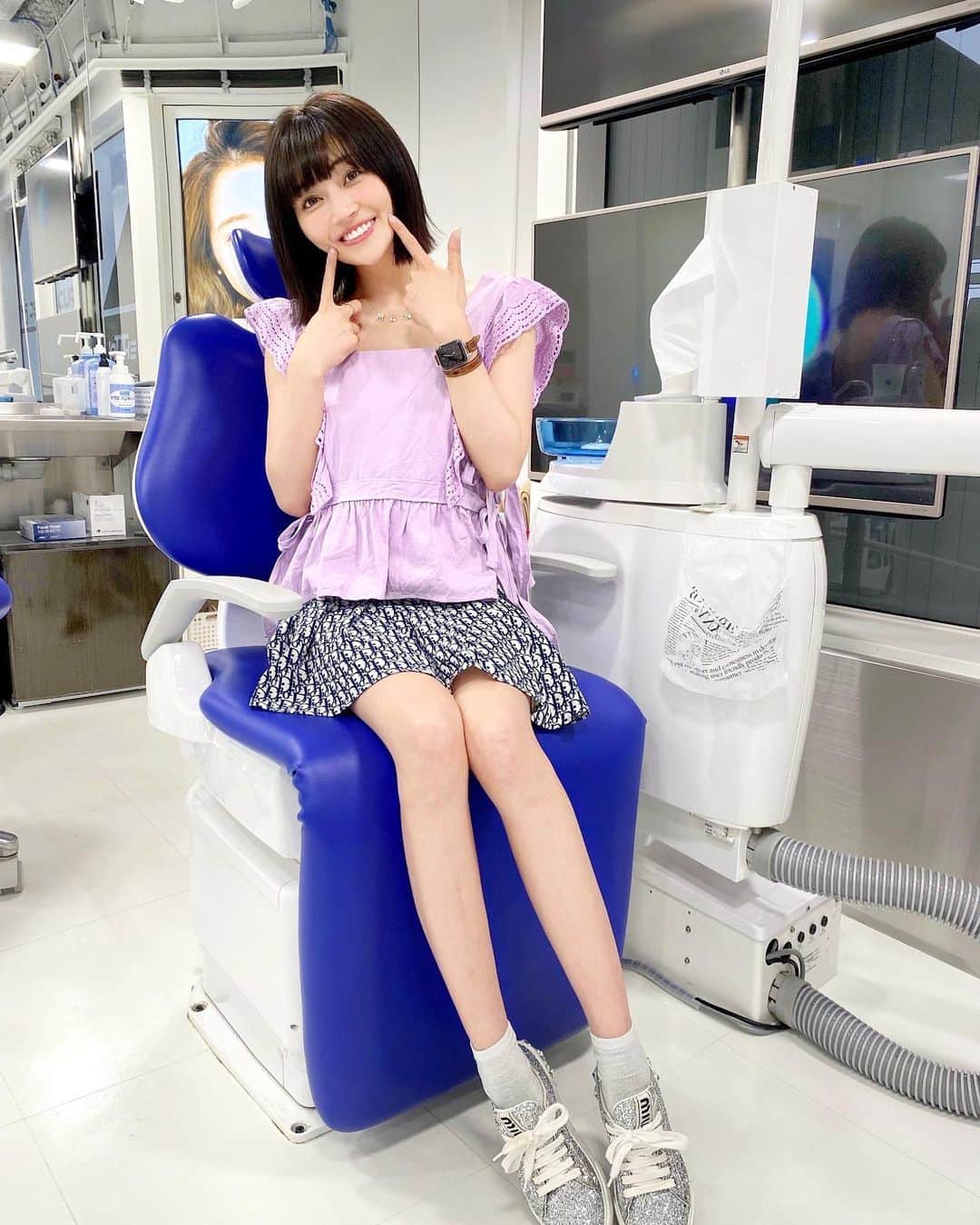 のインスタグラム：「﻿ ﻿ 17歳からお世話になってる﻿ ワイズデンタルキュア🦷💜﻿ @ys.dentalcure  @ceramic_119  ﻿ メンテナンスでお邪魔しました✨💓﻿ 新しく届いたハニーミーハニー着てったの🍯﻿ ﻿ tops.. @honeymihoney_official  skirt.. @dior  sneaker.. @miumiu  watch.. @hermes  ﻿ たまには可愛いカッコもさせて？笑﻿ ﻿ #ワイズデンタルキュア　#ysdentalcure #歯医者　#審美歯科　#ceramic #セラミック　#目白」