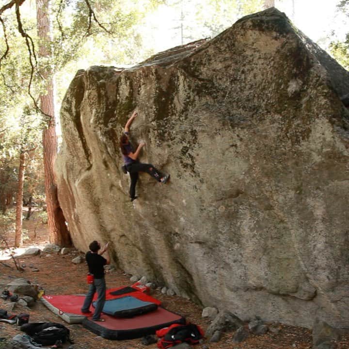 アレックス・ジョンソンのインスタグラム：「Thriller V10 Yosemite 2011 🎥 @kjorgeson 🍦」