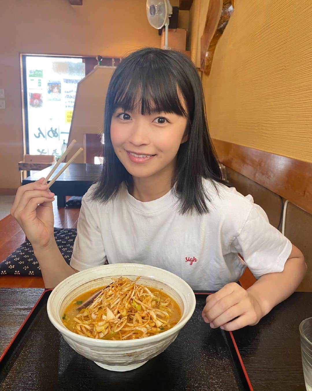 百川晴香さんのインスタグラム写真 - (百川晴香Instagram)「地元で母とラーメン🍜💕 #ラーメン #ネギみそ #美味しい #japanesegirl #cute #followｍe」6月11日 14時17分 - momokawaharuka