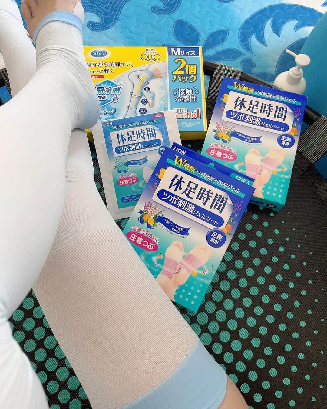 吉山りささんのインスタグラム写真 - (吉山りさInstagram)「💋 モデル歴25年の吉山りさが選ぶ  勝手にオススメ美容アイテム🥰  今日は 2つ❣❣  📍『休息時間 ツボ刺激』 📍『メディキュット』   このツボ刺激シート  数ヶ月前まで知らなくて  ほんとに朝の脚のだるさない😍  じゅんちゃんもオススメしてた💕  寝相悪くても 朝ちゃんとついてます😎💋  ただ1度剥がすと モーラステープみたく  何度も貼り直しはできません❌  ✨✨✨✨✨  そしてやっぱりメディキュットは最強💪(`･ω･´💪)  もう26年以上使ってりゅ😍💕  全てのシリーズ使ったかも〜💗  陸上筋を細くしてくれたのもメディキュット😎  今日も脚が楽❤🥰💋     #勝手にオススメ美容アイテム   #吉山りさ #モデル #フリーモデル   #pr でもステマでもなく本気で個人的に良いものしかオススメシリーズは載せません😎   #脚  #脚やせ #脚フェチ #足 #足裏 #ツボ  #足ツボ #legs #foot #美容 #美脚 になりたい💕 #スポーツ推薦  #陸上部女子 #陸上筋  #筋肉質 #生足 #ふくらはぎ #太もも  体脂肪8パーだったころはお尻筋肉でカチカチ山🍑  人面膝もち😎   あ❤おはようございます✨笑   #メディキュット さまさま💗  #休息時間  #ツボ刺激ジェルシート さまさま💗」6月11日 6時58分 - oreorerisa