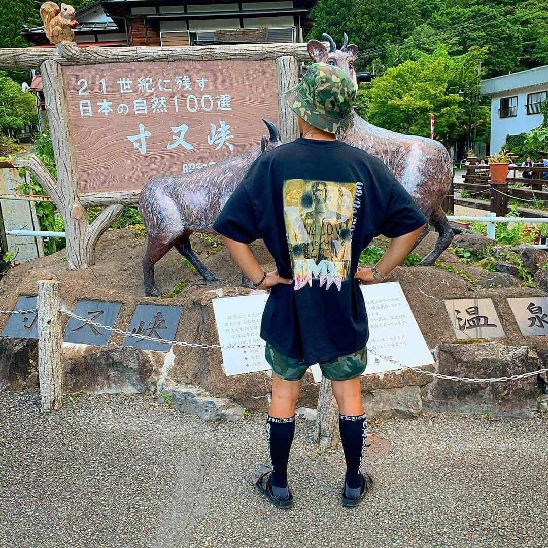 イルマニアさんのインスタグラム写真 - (イルマニアInstagram)「迷彩って定番でかっこいいよね🌳 男臭いし😏 DMXのtee カッコ良すぎ✌️ 欲しい人は是非↓   @nobdesu 👈  #イルマニア#mcma#dmx#rip#ripdmx #寸又峡#chromehearts #louisvuitton #迷彩コーデ」6月11日 7時13分 - mcma0821