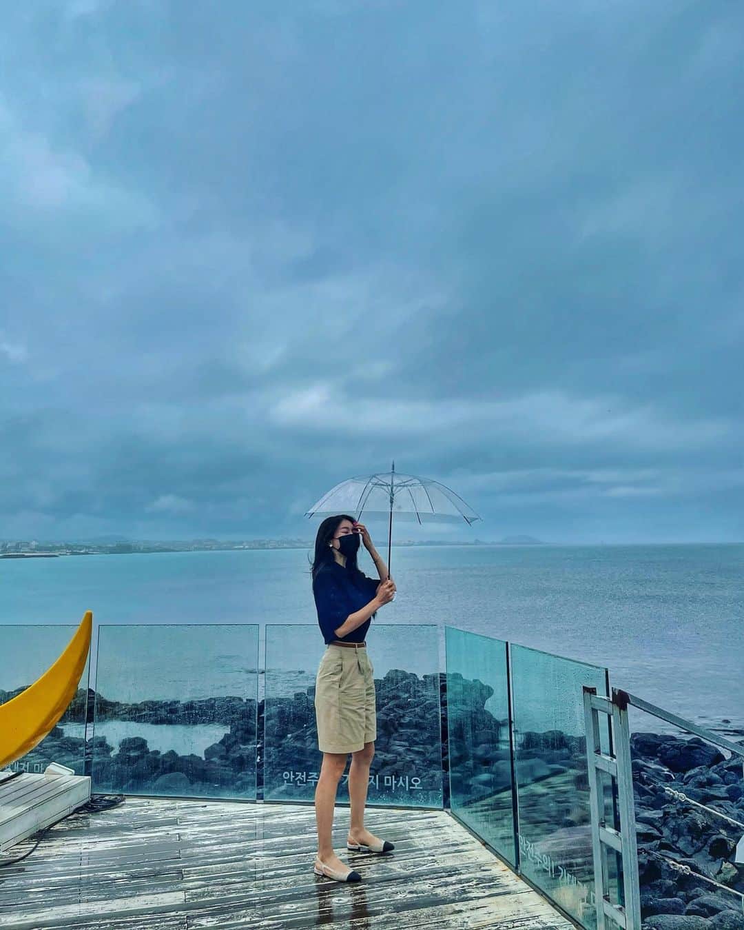 のインスタグラム：「비오는 제주도 좋아☔️💙」