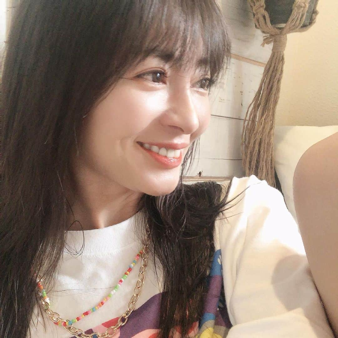 新山千春さんのインスタグラム写真 - (新山千春Instagram)「探してたビーズの ネックレス。。 ブレスレットとか 娘と手作りしてみよー。  #ビーズアクセサリー  #ビーズネックレス  #新山千春 #大人カジュアル #カジュアルコーデ」6月11日 9時50分 - chiharuuu_0114