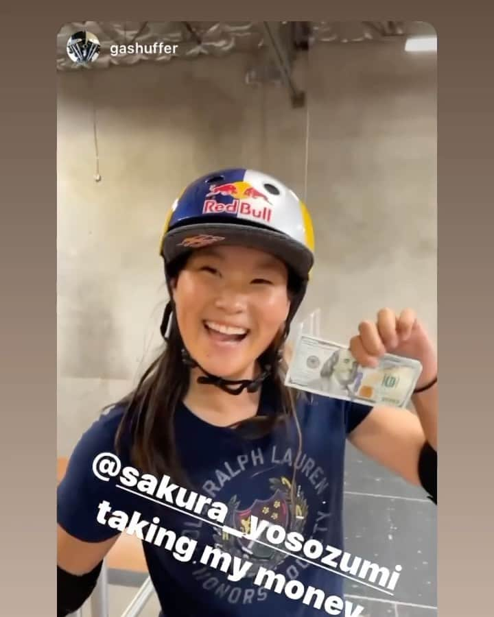 四十住さくらのインスタグラム：「I won the bet🤑💴 @diassandro  @zionwright  @vincent_matheron  @brightonzeuner  Thank you for the fun session🥳🙏  @gashuffer 💰🙏  #iloveskateboarding  #vertskateboarding  @skate_squats   @poloralphlauren  @redbulljapan @redbullskate @redbull @vansskate @vans #bennu @five_cross_skatepark  @goueda13mind #13mind @powellperalta  @oomiya_eyewear @oomiya_wakayama @bonesbearings @willysantos  @boneswheels @independenttrucks  @187killerpads @mobgrip @protec  @stance_japan  @visionrampsjapan」