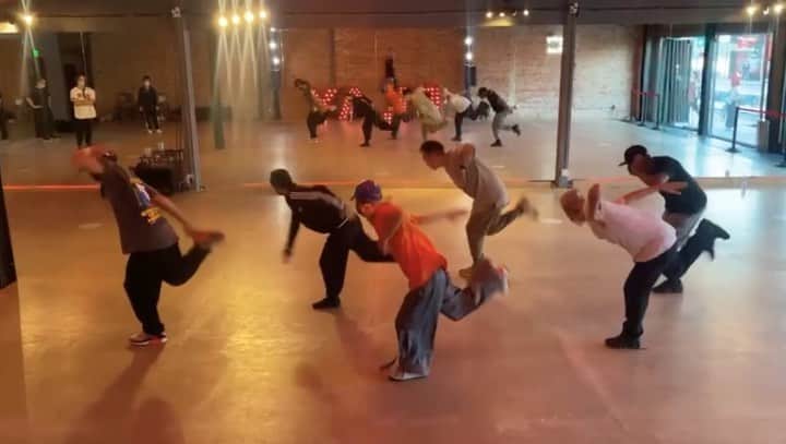 有働真帆のインスタグラム：「It was fun dancing with y’all!!✨😆🙌🏼  And yeah I know, I should’ve filmed it from the front lol  🎵: @usher - You Make Me Wanna Choreo: Myself  👯‍♀️👯‍♂️: @ajayeskeeneofficial @itsmaokawakami @tokumiwatanabe @saraito1 @reyesnorbert」