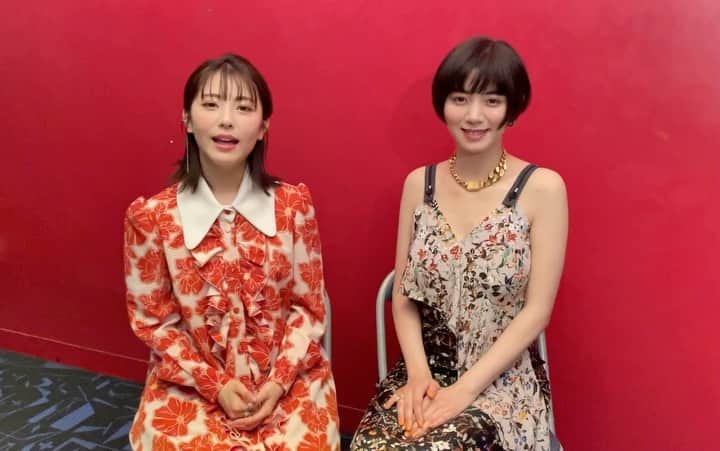 TBS「賭ケグルイ」のインスタグラム：「#賭ケグルイ #絶体絶命ロシアンルーレット 副音声上映 公開記念❗️ 半券投稿キャンペーンがスタート♥️  なんと1️⃣0️⃣0️⃣0️⃣名様に #浜辺美波 #高杉真宙 #池田エライザ #森川葵 複製サイン入りクリアファイルが当たるキャンペーンがスタートしました❗️  ▼詳しくはこちら▼ kakegurui.jp/movie2/cp/」