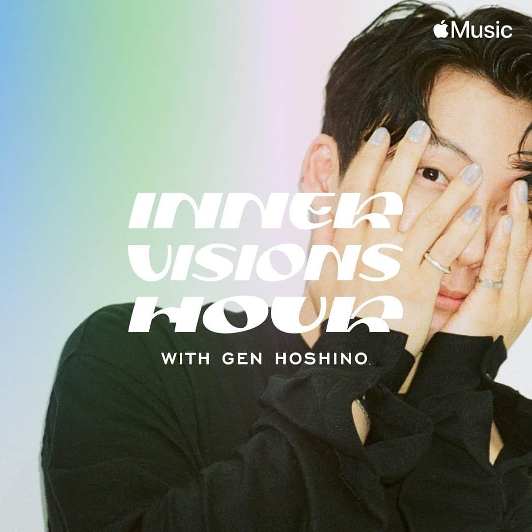 星野源さんのインスタグラム写真 - (星野源Instagram)「Apple Musicで日本人アーティストとして初めての冠ラジオ番組『Inner Visions Hour with Gen Hoshino』が始まります。 インナーヴィジョンズアワー。その時々で変化する心の中を、話しながら、音楽を聴きながら旅するような番組です。 6/13(日)の18時に第一回が全世界ライブ配信され、それ以降はApple Musicで各回更新され、いつでも聴くことができます。僕の選曲プレイリストも合わせて随時更新されていきます。 第1回のテーマは「心」です。 先日収録を終えましたが、今まであまりない感触のラジオになっていると思います。お楽しみに！  #InnerVisionsHour  #星野源 #GenHoshino #AppleMusic  I'll host my own show on Apple Music. It's called "Inner Visions Hour with Gen Hoshino." I'll be the first Japanese artist to have a show with my name on it. This is a show that takes you on a journey through the mysteries of the mind with music. The first episode's theme is "the heart." It will be streamed live worldwide on Sunday, June 13, from 6 PM JST. I recorded the show the other day, and I think it has a certain vibe that you probably never heard before. I hope you enjoy it!」6月11日 12時30分 - iamgenhoshino