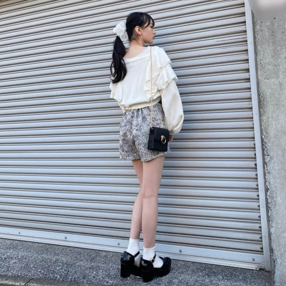 高比良由菜さんのインスタグラム写真 - (高比良由菜Instagram)「・ 5月号の私服総選挙のコーデです♥ ニコラTVでも紹介されてます！ ・ 投票結果は8月号です☺️ お楽しみに✨ ・ #高比良由菜#ゆなな#ニコラ#nicola#ニコモ#5月号私服総選挙」5月18日 20時39分 - yuna_takahira_official