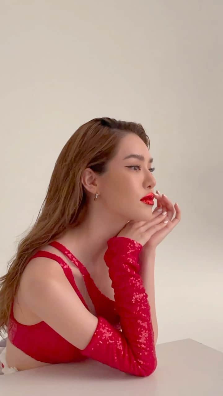 グレース＝カンクラオのインスタグラム：「💋✨ #Bts @minddmakeup @komkiss_hairstylist @s.spritenarakza」