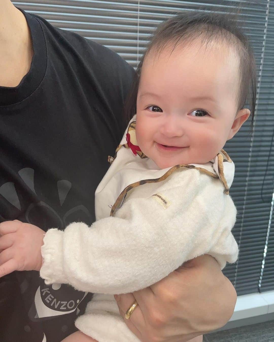 アレクサンダーのインスタグラム：「にゃん❤️」