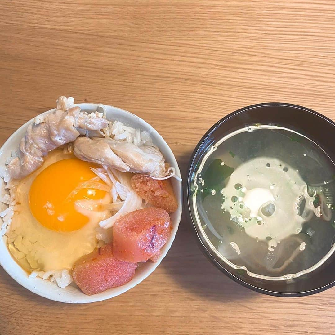 おたけさんのインスタグラム写真 - (おたけInstagram)「この3ヶ月は毎日基本食事、体重管理をしてきました！  何を食べてたのか気になるとの声を聞いたので、とある1日の食事を載せてみます！ 朝、昼、夜です。  リアルな食事なので、見栄え良くないですがこんなのばっかり食べてました！ 参考にどうぞ、まだまだ記録残ってるので気になる方がいれば載せたいと思います！  #ダイエット #ボディーメイク #減量 #パーソナルトレーニング #おたけ #ジャンポケ #食事」5月18日 21時28分 - poket1202