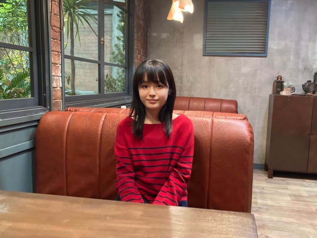 豊嶋花さんのインスタグラム写真 - (豊嶋花Instagram)「6話観ていただき、ありがとうございました☺️  予想外の展開にビックリした方もたくさんいると思います!!  今日で第一章が完結です。 来週からまたどうなっていくのか楽しみにしていて下さい。  さてさてドラマとは別の『チェインストーリー』観ていただいてますか⁉️  GyaO! にて無料配信されています。 今夜から配信の♯6話は私演じる唄ちゃんもメインで出演してます🙌  キャラクターの魅力はそのままに、パラレルな世界で物語が進む😆 ぜひぜひ観てください!!  #大豆田とわ子と三人の元夫 #まめ夫 #チェインストーリー #GYAO にて無料配信中 #豊嶋花」5月18日 21時57分 - hanatoyoshima_official