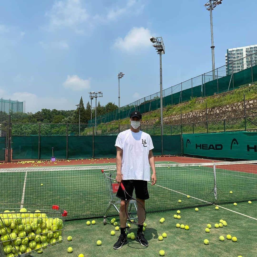 イ・テファンさんのインスタグラム写真 - (イ・テファンInstagram)「테니스 1일차🎾 #테린이 #호텔세리토스」5月18日 14時47分 - leetaehwan0221