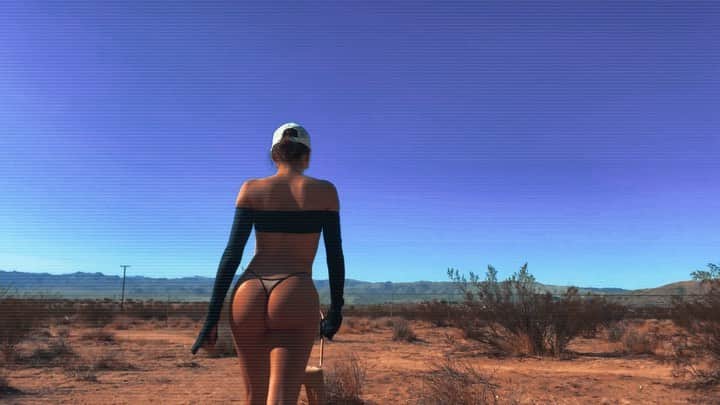 Val Mercadoのインスタグラム：「🏜 🌵 🐪 link in bio 💫🖤  Song Nena by Yendry」