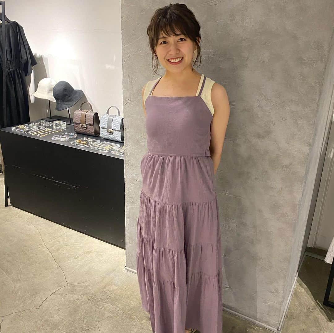 尾崎里紗さんのインスタグラム写真 - (尾崎里紗Instagram)「ヒルナンデス コーデバトルご覧頂き ありがとうございました！  ふだん服を選ぶ時は、肌見せしない&二の腕は極力隠すので、今回はかなりの挑戦でした！！🤢  コーデを組んでくれた吉田朱里さんはZIPで一度取材させて頂いたぶりの共演。相変わらずキラキラしていて、すごーく優しい方でした🌼リベンジを誓ったので、またご一緒出来ますように💪 . #ヒルナンデス #ピクニックコーデ #お気づきでしょうか #忍法 #二の腕隠しの術🥷 #夏本番までにキュッとさせたいですねぇ💪」5月18日 16時50分 - ozaki.risa