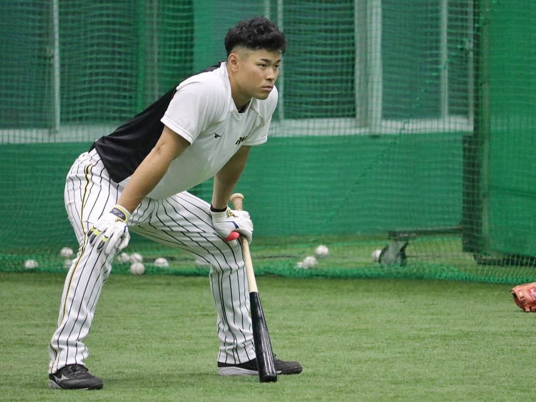 阪神タイガースさんのインスタグラム写真 - (阪神タイガースInstagram)「今日からは、甲子園でヤクルトとの3連戦‼︎ 試合前練習の様子です！  #西純矢 選手#ジョーガンケル 選手#守屋功輝 選手#熊谷敬宥 選手#佐藤輝明 選手 #阪神タイガース#挑超頂」5月18日 16時59分 - hanshintigers_official