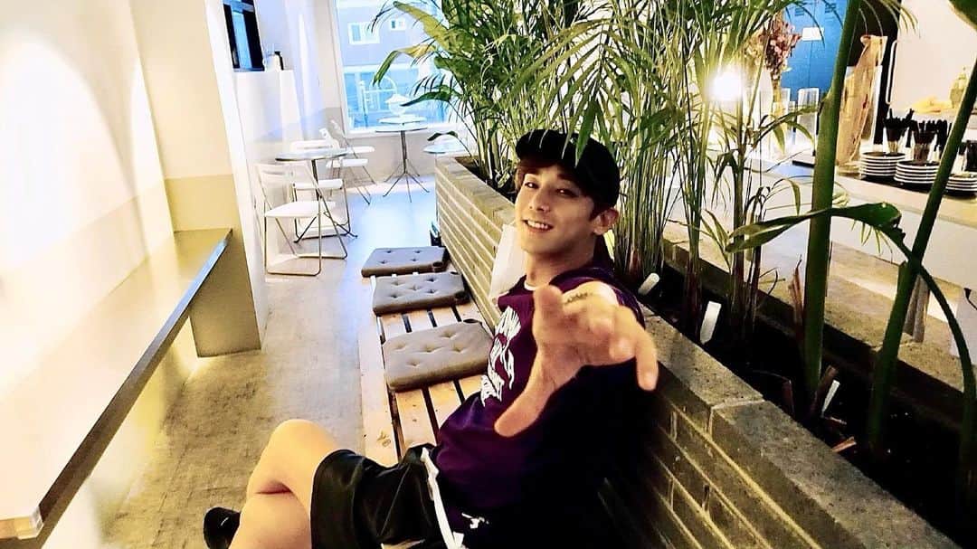 チン・イハンのインスタグラム：「#🌿」