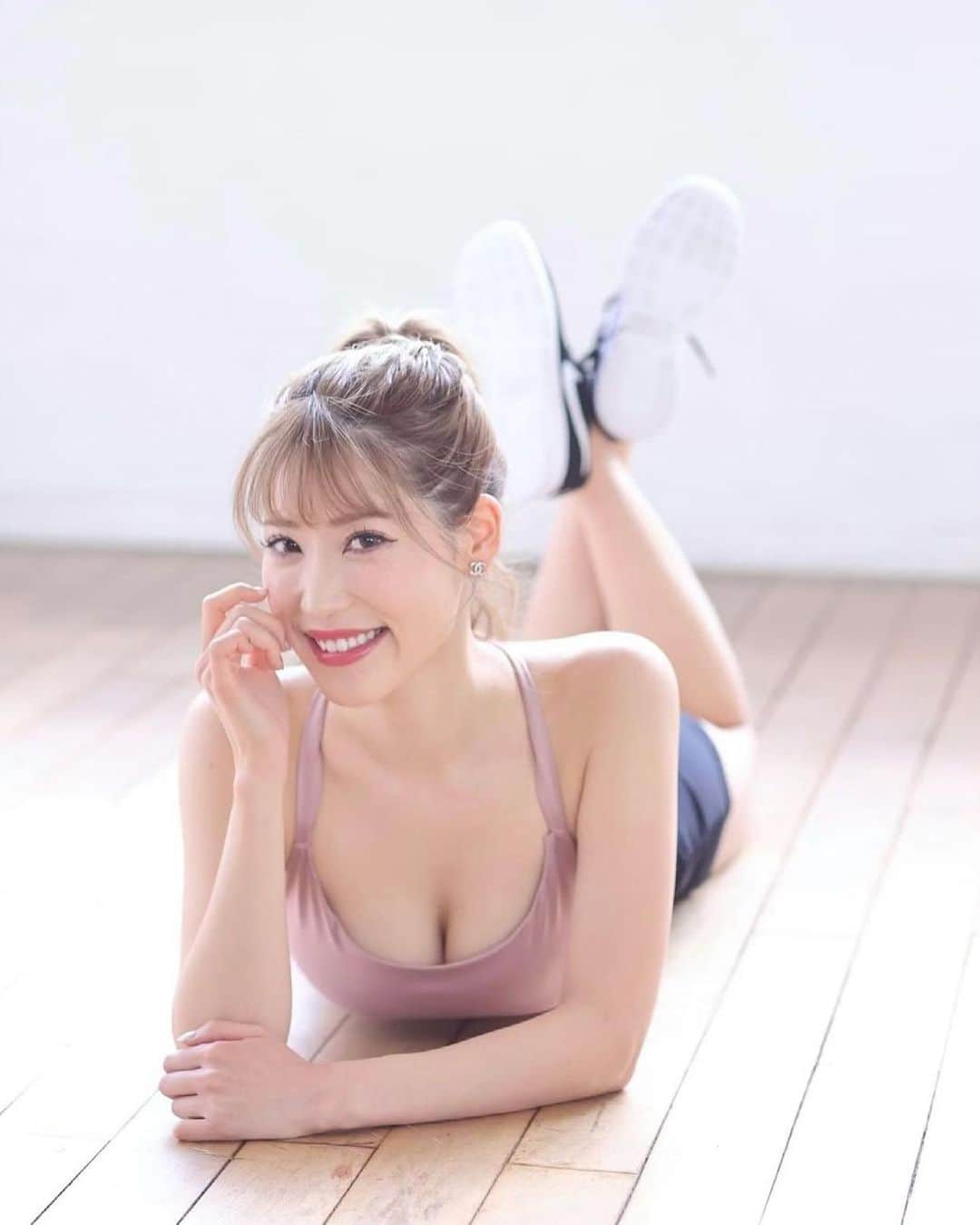 CYBERJAPAN Staffのインスタグラム：「新メンバー @cjd_rena より:  今夜はついに 渋谷5丁目TV @shibu5tv  【サイバーちゃんとアントニーくん】 生放送だよ😍✨😍✨  21:00〜です☺️💞 “初登場”となります！！！ みんな絶対見てね🥺🌸  https://youtu.be/1LidpyEoAfc 📍リンクはストーリーにあります。  #サイバージャパン #cjd_rena #cyberjapan #れなパイン 🍍 #渋谷5丁目tv  #youtube #生放送 #サイバーちゃんとアントニーくん」
