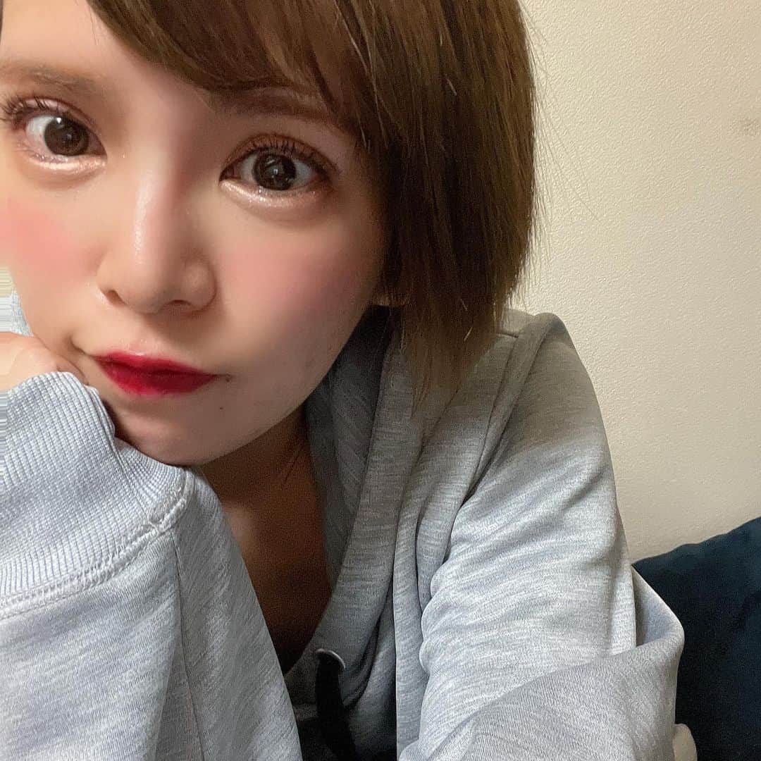 坂口杏里のインスタグラム：「明日も朝キャバ出勤  朝キャバ→SUI 東京都新宿区歌舞伎町2-10-4 ジェストビル 2F  写真、ライン交換、お喋り しましょこ😮💕  朝キャバSUI→ 03-6457-3556  待ってます❣️🌈  おやすみ😴」