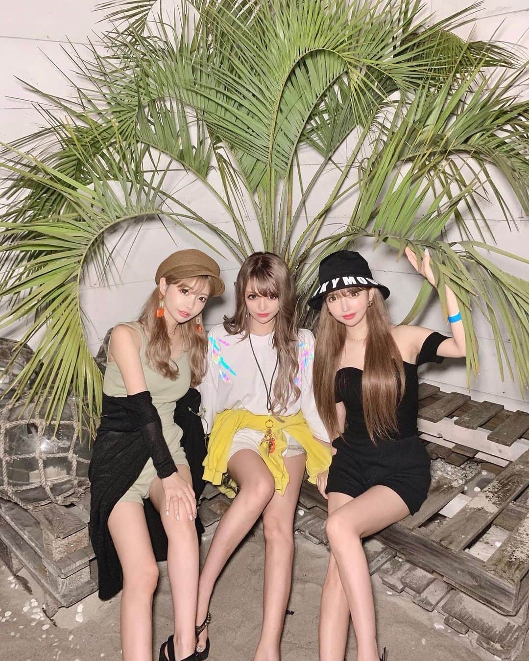 吉川ちかさんのインスタグラム写真 - (吉川ちかInstagram)「昨日はりなちゃんと 友達のダブル誕生日会🥺💓 . 豊洲にあるBBQ会場で BBQしながら誕生日会しました！ めちゃくちゃ雰囲気いいし 会場広いし素敵な空間でした☺️💓 . #BBQ#バーベキュー#バーベキューコーデ #誕生日会#お誕生日#おめでとうございます#豊洲グルメ」5月18日 19時09分 - yoshikawachika_1116
